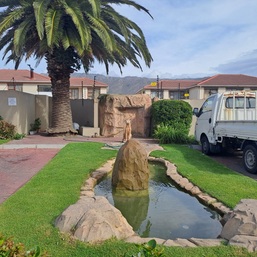 2 Bedroom Property for Sale in Whispering Pines Western Cape